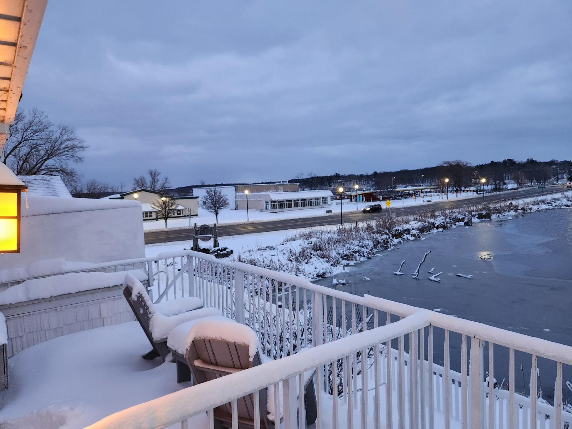 Weathervane Inn Montague Bagian luar foto